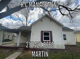 922 Martin St