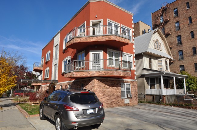 503 Beverly Rd in Brooklyn, NY - Building Photo - Building Photo