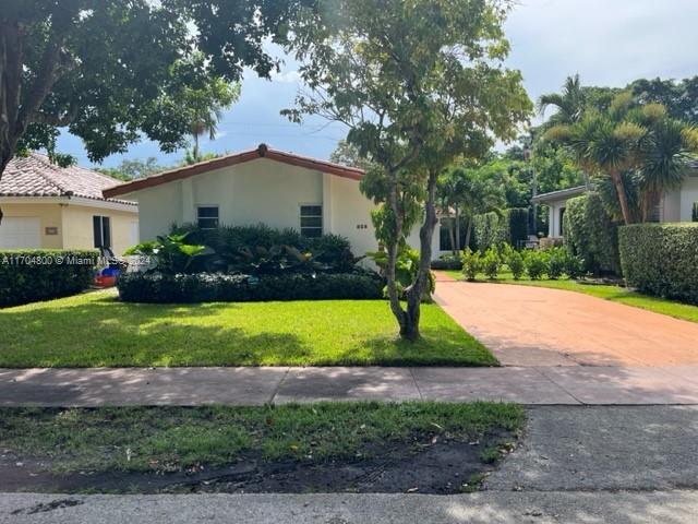 826 Capri St in Coral Gables, FL - Foto de edificio - Building Photo