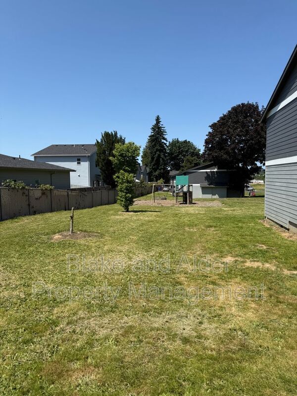 3879 NE 152nd Ave in Portland, OR - Building Photo - Building Photo