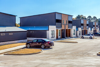 Park Avenue Townhomes - Corporate Leasing in Fort Smith, AR - Building Photo - Building Photo