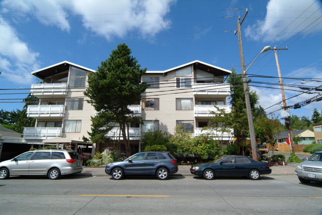 Hawthorne House Apartments in Seattle, WA - Building Photo - Building Photo