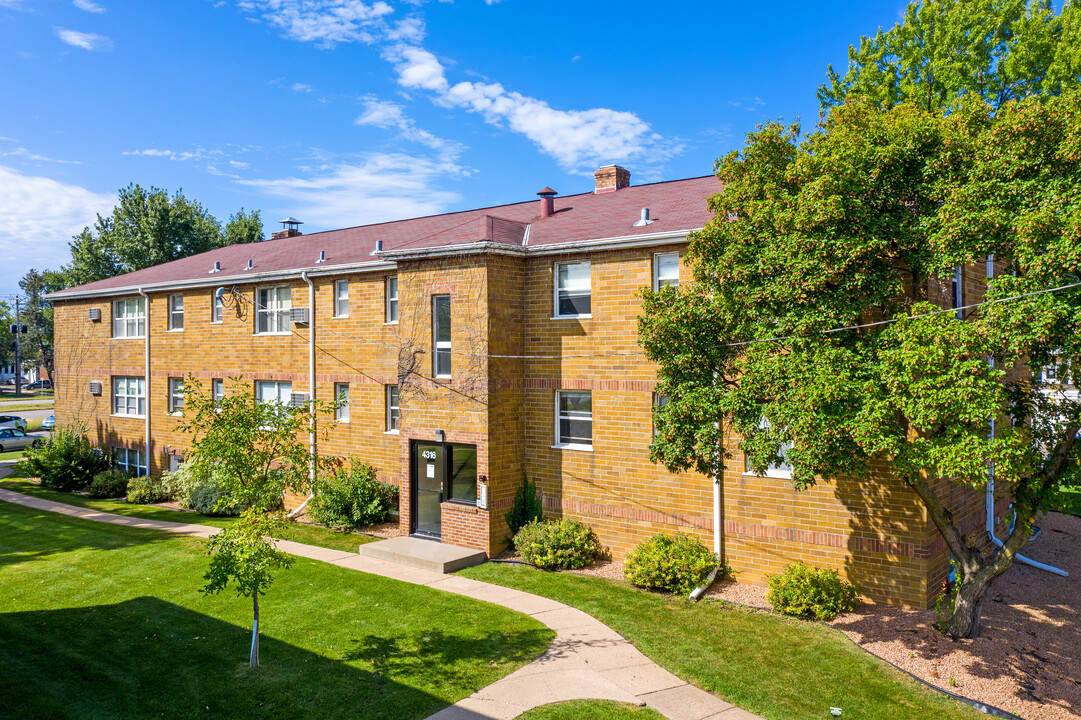 Park Point Apartments in St. Louis Park, MN - Foto de edificio