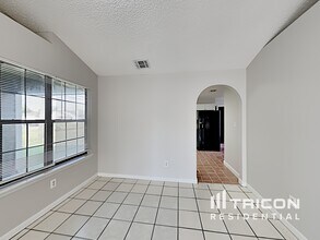 7827 Pepper Cir E in Jacksonville, FL - Foto de edificio - Building Photo