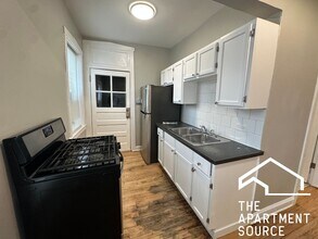 4902 N St Louis Ave in Chicago, IL - Foto de edificio - Building Photo