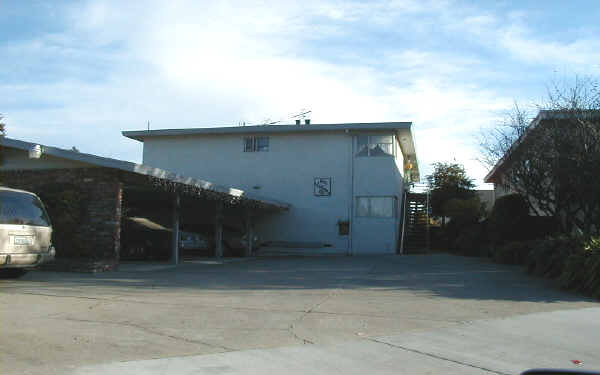 611 Victoria Ct in San Leandro, CA - Building Photo