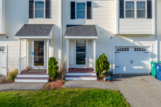 Village Crossing in Billerica, MA - Foto de edificio - Building Photo