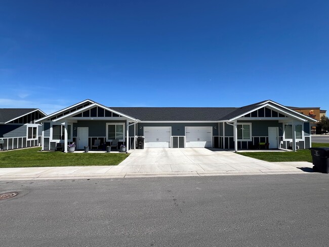 Queens Ann Patio Home Apartments in Helena, MT - Foto de edificio - Building Photo