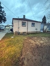 1689 Merrill Ave in Lincoln Park, MI - Foto de edificio - Building Photo