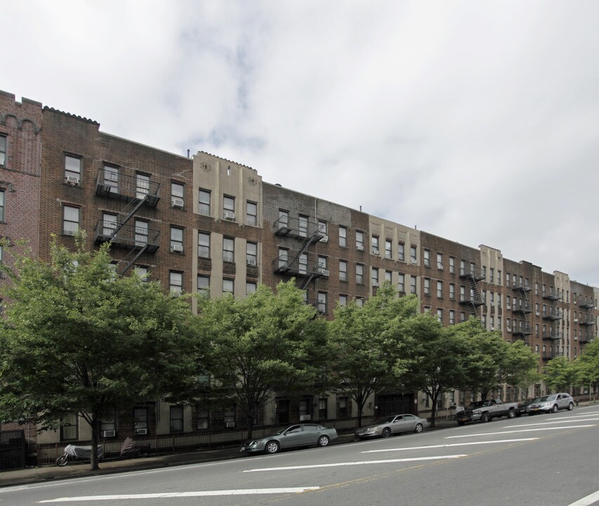 290 Empire Blvd in Brooklyn, NY - Building Photo