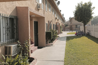 Vineland Apartments in Downey, CA - Building Photo - Building Photo