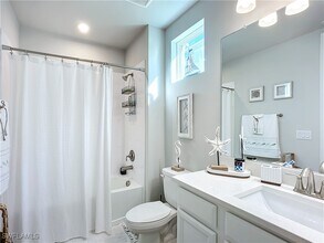 4664 Arboretum Cir in Naples, FL - Foto de edificio - Building Photo