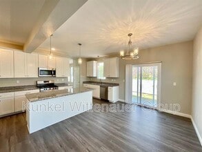 824 Bassett St in O'Fallon, IL - Building Photo - Building Photo