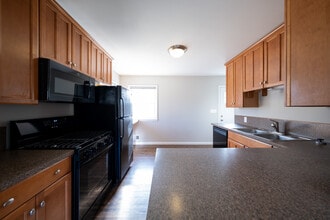 7301 W Old Shakopee Rd in Bloomington, MN - Building Photo - Building Photo