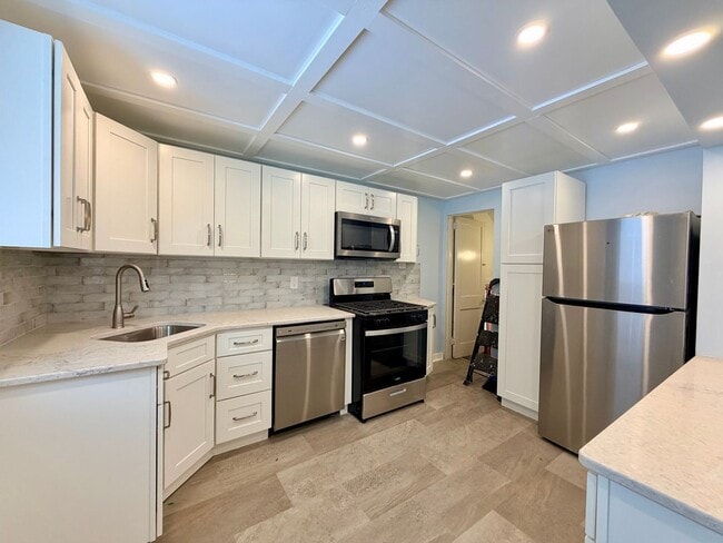 property at 1612 Oak Grove St