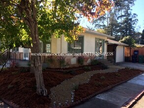 511-515 Sunset Dr in Capitola, CA - Building Photo - Building Photo