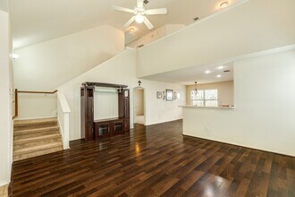 999 Brady Ln in Alvin, TX - Building Photo - Building Photo