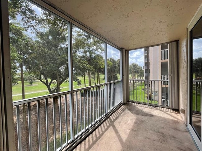 250 Jacaranda Dr