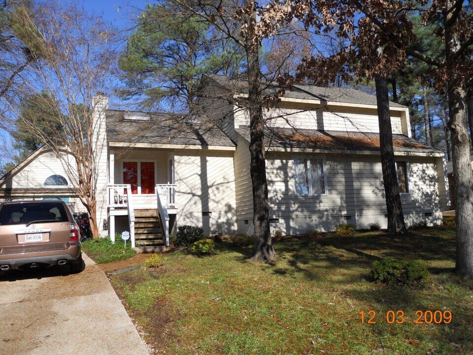 10040 Stonemill Rd in Richmond, VA - Building Photo