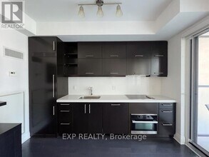 2803-65-665 St Mary St in Toronto, ON - Building Photo - Building Photo