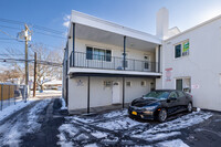 360-376 Larkfield Rd in East Northport, NY - Foto de edificio - Building Photo