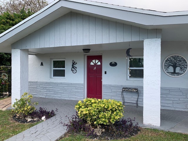 22526 Old Dixie Hwy, Unit Bougainvillea Cottage