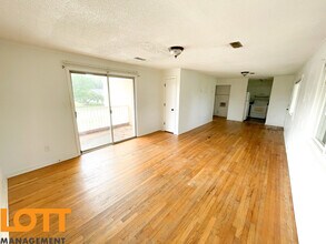 120 Pueblo St #D, Unit D in Spartanburg, SC - Foto de edificio - Building Photo