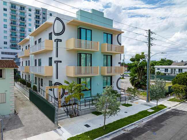 Otto Apartments in Miami, FL - Foto de edificio - Building Photo