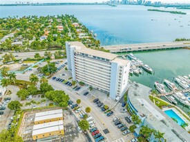 7904 West Dr in North Bay Village, FL - Building Photo