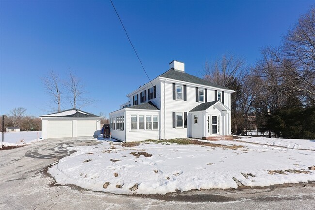 235 Goddard Ave, Unit 1 in Brookline, MA - Foto de edificio - Building Photo