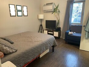 665 W Melrose St, Unit 2E in Chicago, IL - Foto de edificio - Building Photo