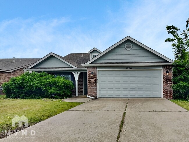 property at 10921 N 149th E Ave