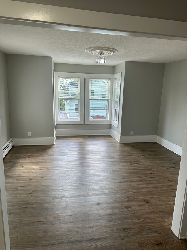 182 Pine St, Unit 2 in Gardner, MA - Building Photo - Building Photo