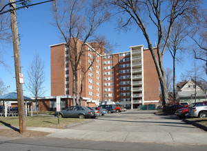 Meadow Hill Apartments in East Hartford, CT - Building Photo - Building Photo