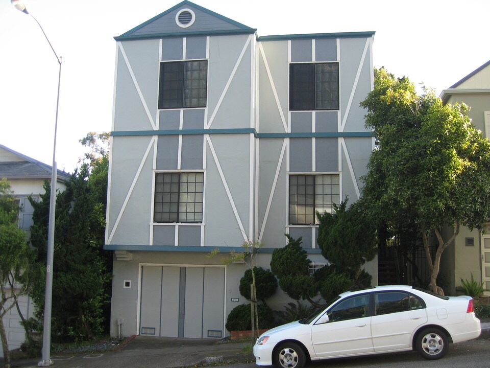 409 Dellbrook Ave in San Francisco, CA - Building Photo