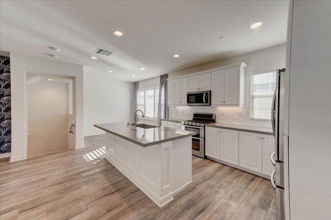946 Blackstone Dr in San Marcos, CA - Building Photo - Building Photo