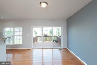 42724 Rolling Rock Square in Chantilly, VA - Building Photo - Building Photo