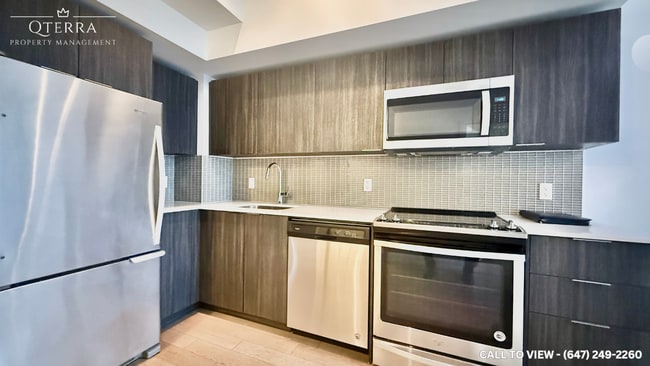 30 Shore Breeze Dr in Toronto, ON - Building Photo - Building Photo