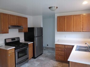 211 Barnett St, Unit 211 in Santa Rosa, CA - Building Photo - Building Photo