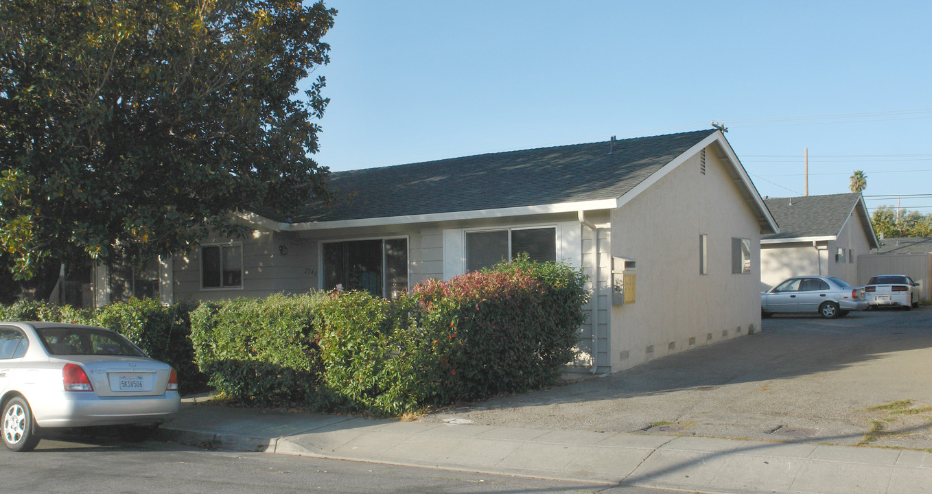 2540 Bowers Ave in Santa Clara, CA - Building Photo