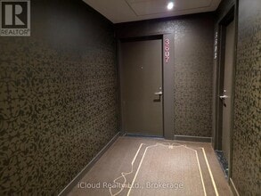 197 Yonge St in Toronto, ON - Building Photo - Building Photo