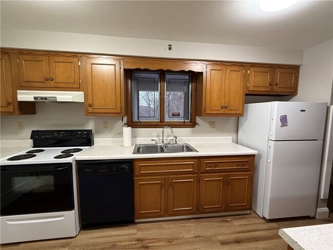 825 10th Ave in Brackenridge, PA - Foto de edificio - Building Photo