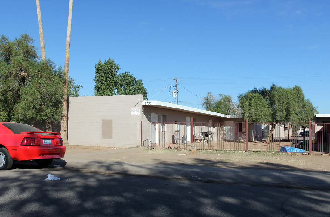 6730 W Palmaire Ave in Glendale, AZ - Building Photo