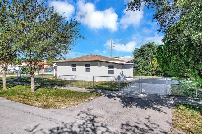 6540 SW 4th St in Miami, FL - Building Photo - Building Photo