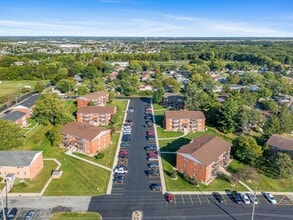 915 Heritage Ct in Crown Point, IN - Building Photo - Building Photo