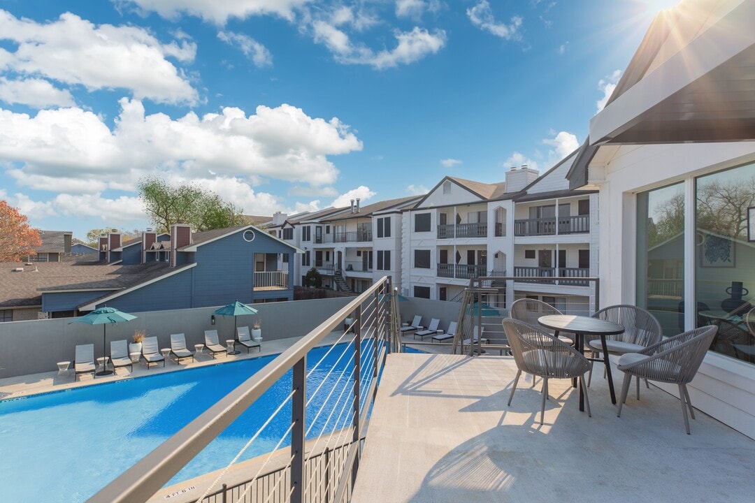 Copperline at Village Oaks in Austin, TX - Foto de edificio