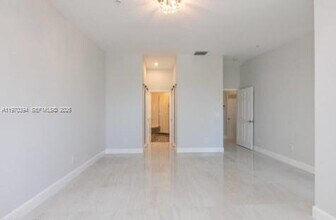 621 NE 8th Ave in Fort Lauderdale, FL - Building Photo - Building Photo