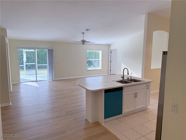3522 SW 14th Pl in Cape Coral, FL - Building Photo - Building Photo