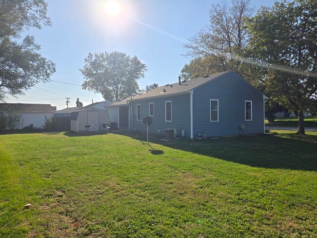 128 E 17th St N in Newton, IA - Building Photo - Building Photo