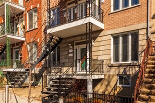 2539-2547 Chapleau St in Montréal, QC - Building Photo